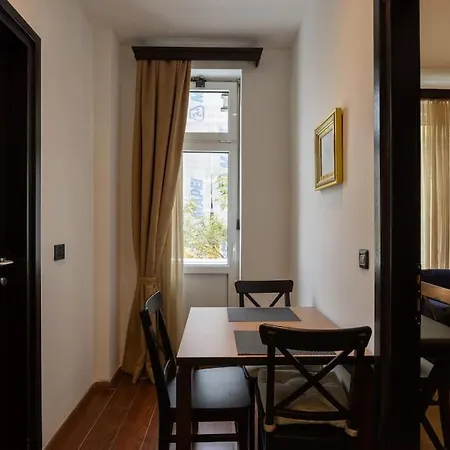 Center Lux V بلغراد