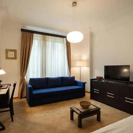 Center Lux V * بلغراد